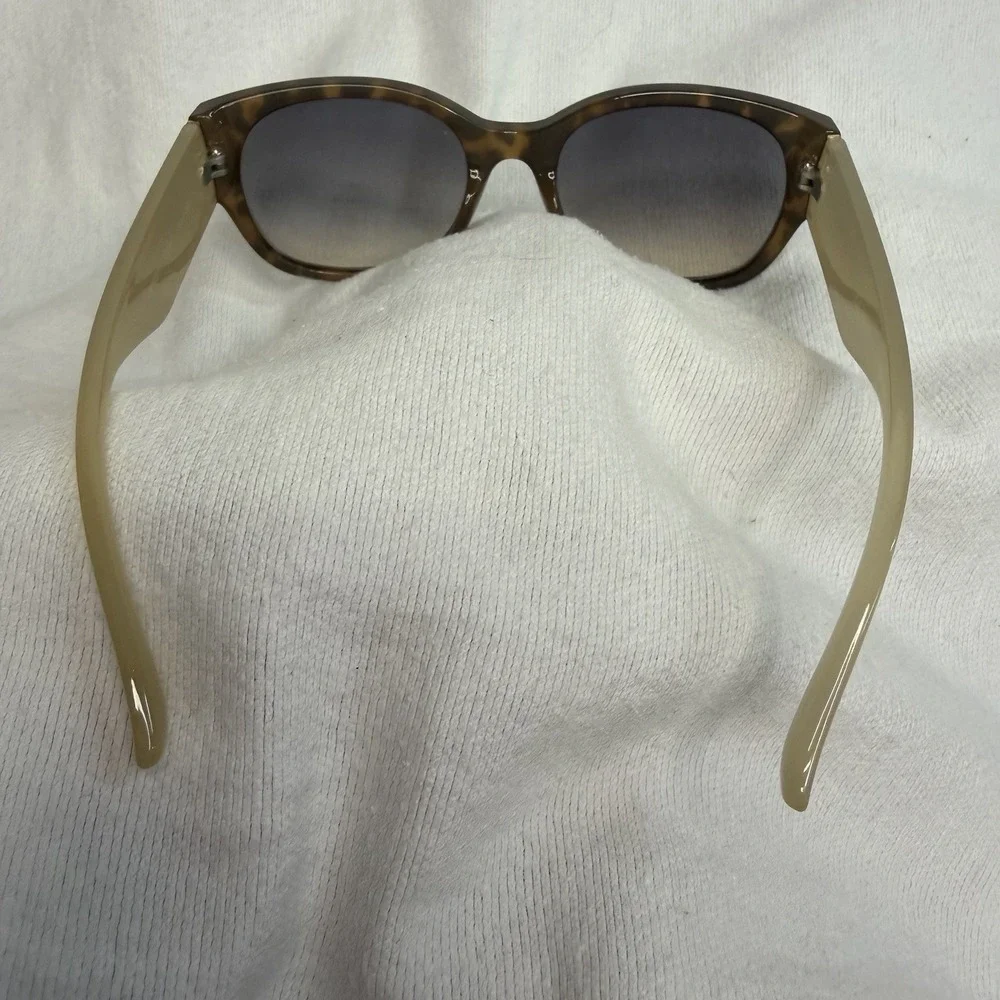 Foster Grant Tortoise Shell Fashion Sunglasses UV Protection Gradient Smoke Lens